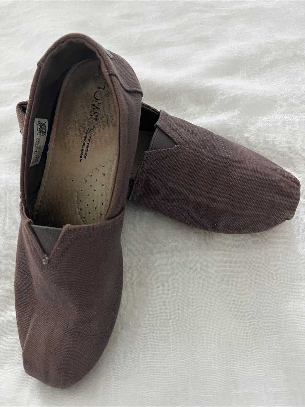 TOMS Woman’s  signature classic Brown canvas Alpargata slip-on Size 7.5